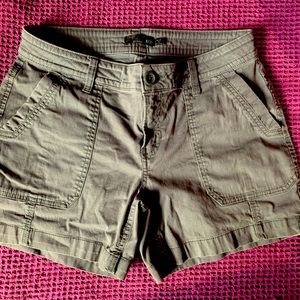Prana cargo shorts size 6!